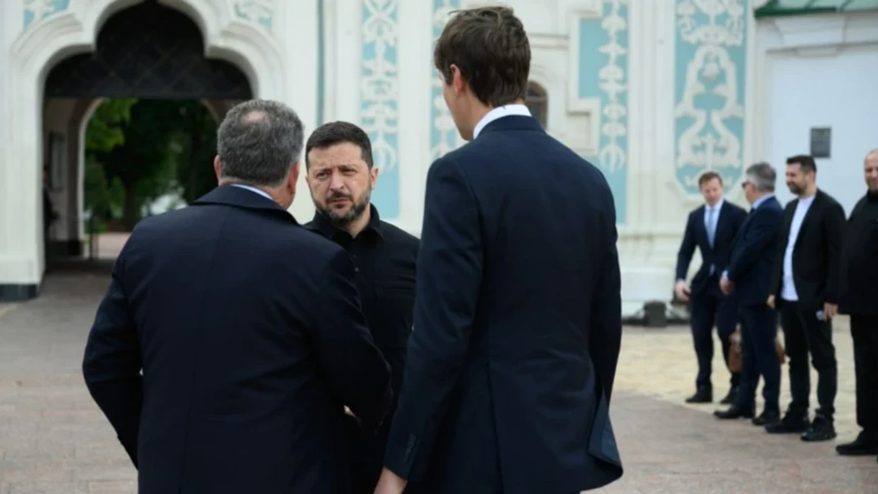Zelensky merr mesazh nga të dërguarit e Trump se "rusët janë gati të negociojnë"