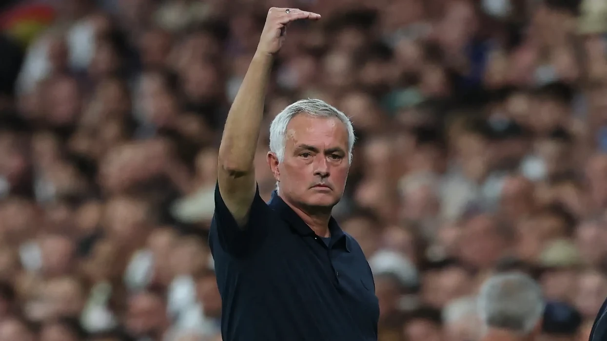 Kritikat e legjendës së Real Madridit mbërritën te Mourinho, ja si reagoi trajneri portugez