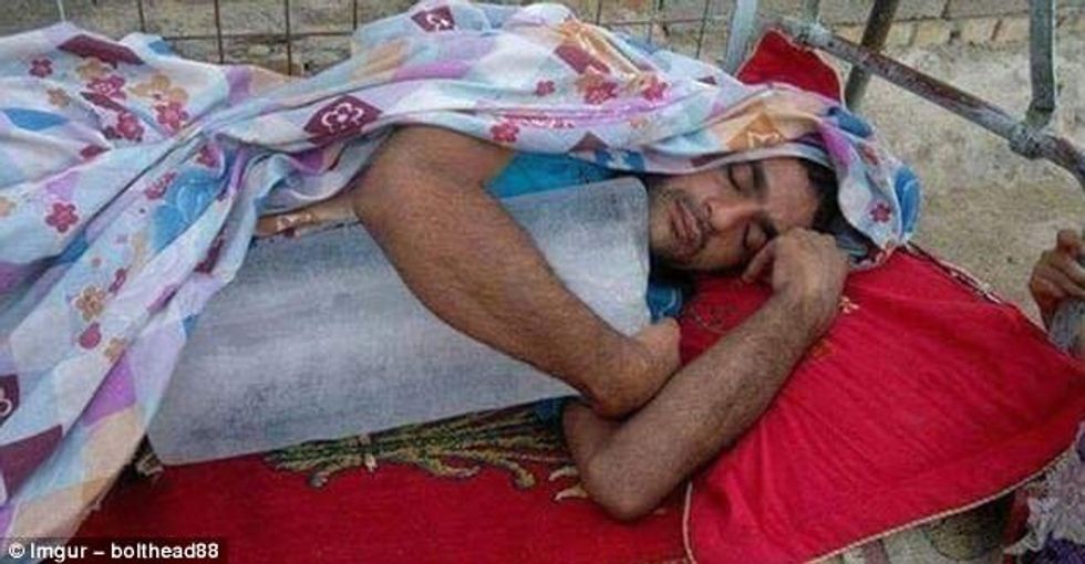 Imazhet qesharake tregojnë se si po përballen disa njerëz me të nxehtin foto 2