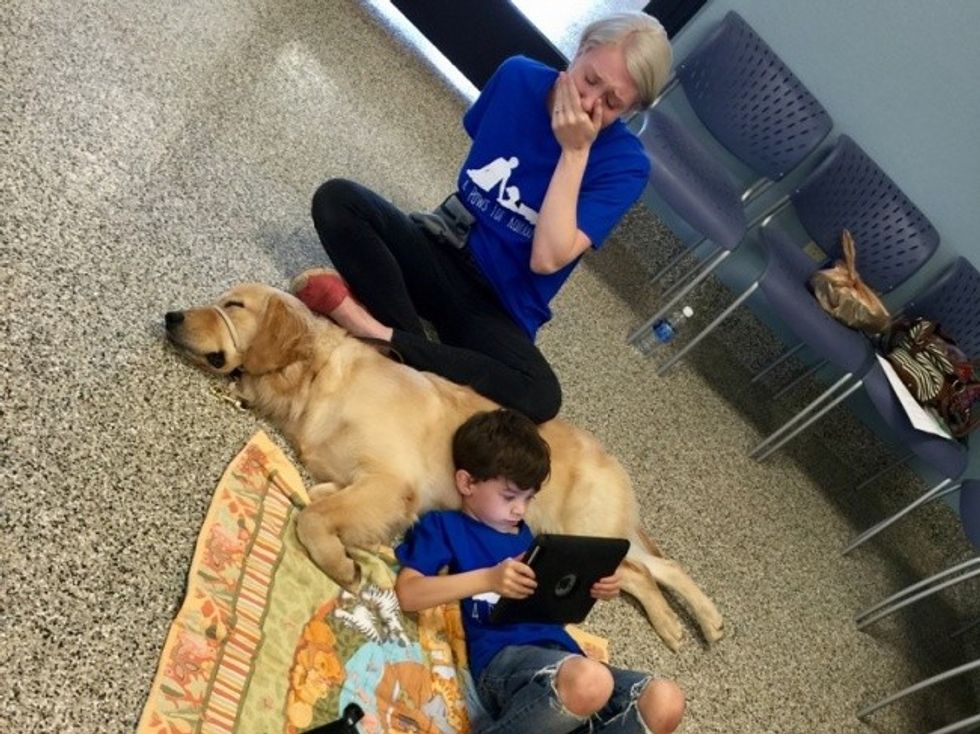 Imazhi i fëmijës me nevoja të veçanta duke u qetësuar ka prekur zemrat e te gjitheve foto 2