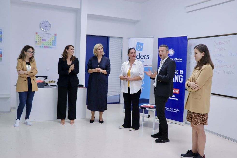 IMG 0e9144a6713ef53eeb17a20c164931d0 V