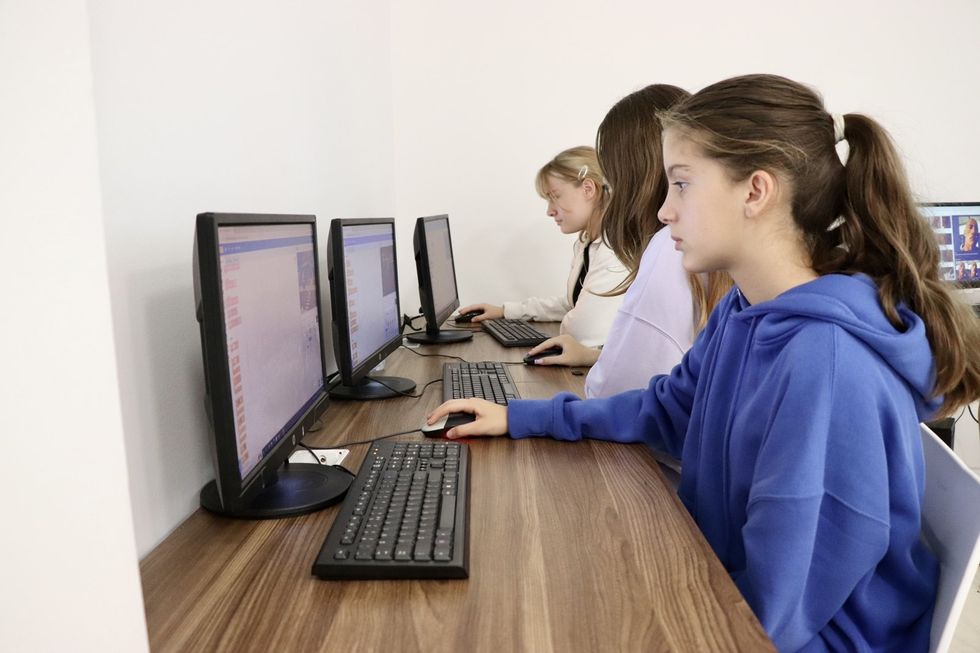 IMG 3bec61f9a25244a185e0641d3818af70 V