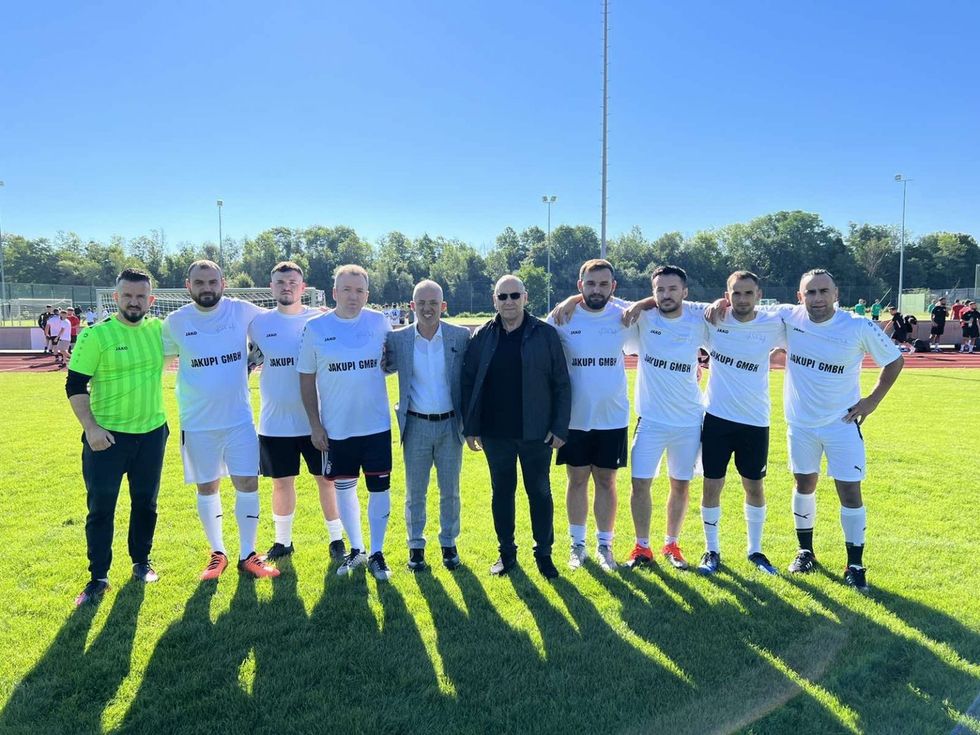 IMG a345f15949eb465ffef7983c680d102d V 1