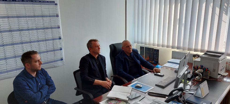 IMG ef02407f6620a26212e2c43136e6fe93 V