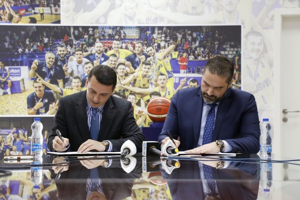 IMG f09d6f9d6ae0ea87319a6b9e040ff303 V 01