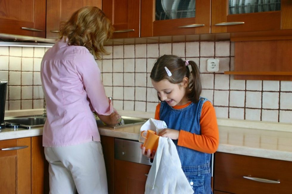involving kids in household chores 1