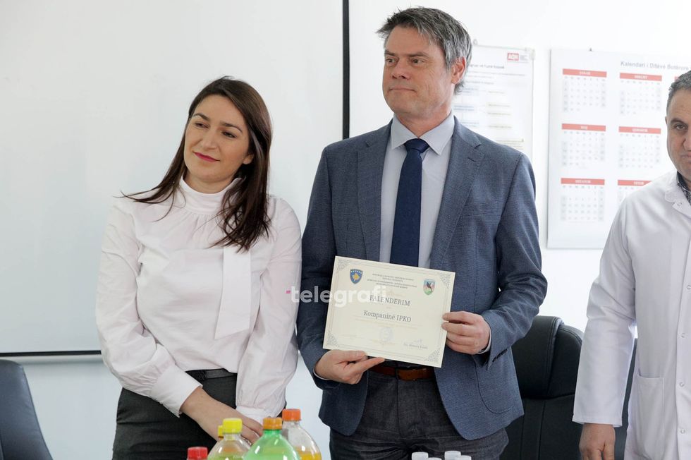 IPKO donacion ne QKMF Fushe Kosove foto Ridvan Slivova 28