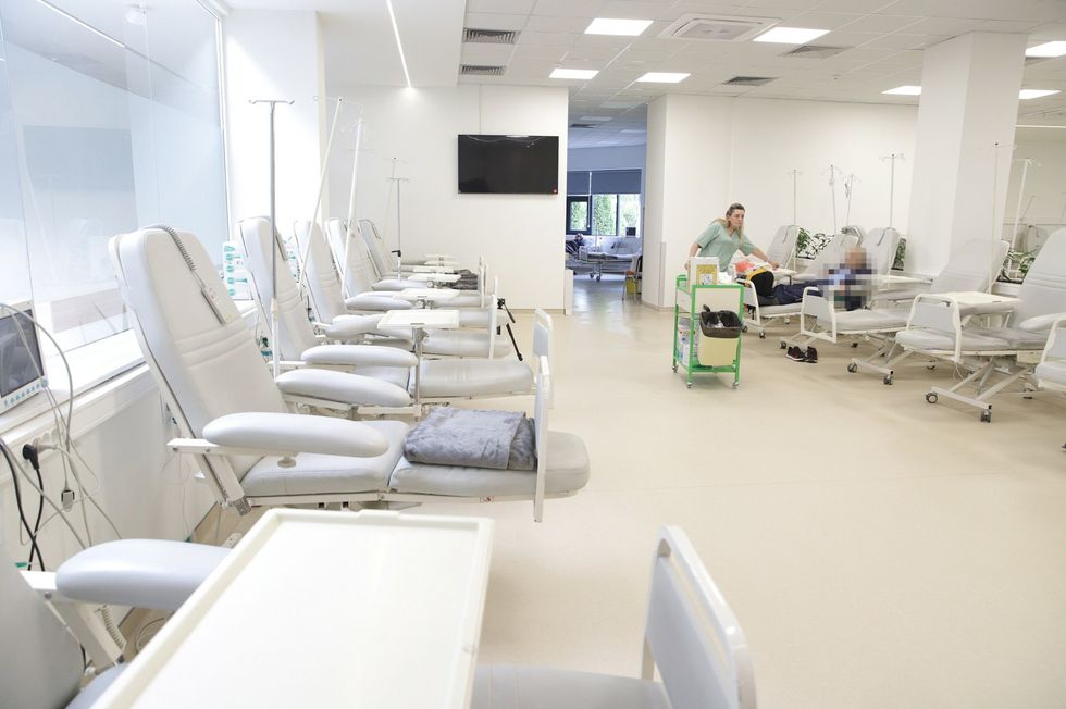 IPKO donacioni per Kliniken e Onkologjise foto Ridvan Slivova 22 scaled