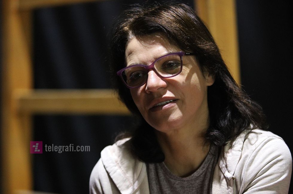 Irena Cahani Aliu interviste foto Ridvan Slivova 1