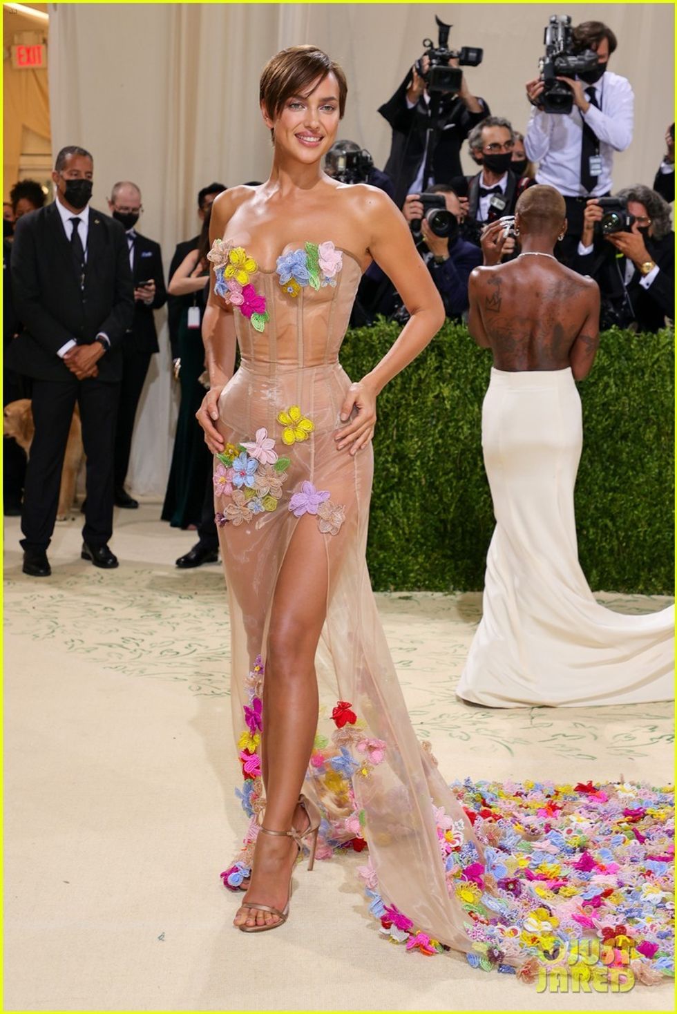 irina shayk met gala 2021 09