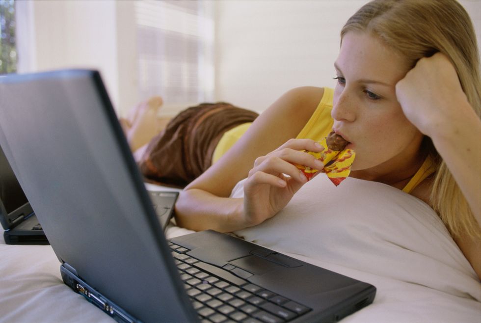 is eating before bed time bad 2