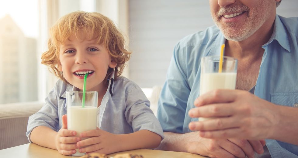 Is Raw Milk Safe Drink i613776314