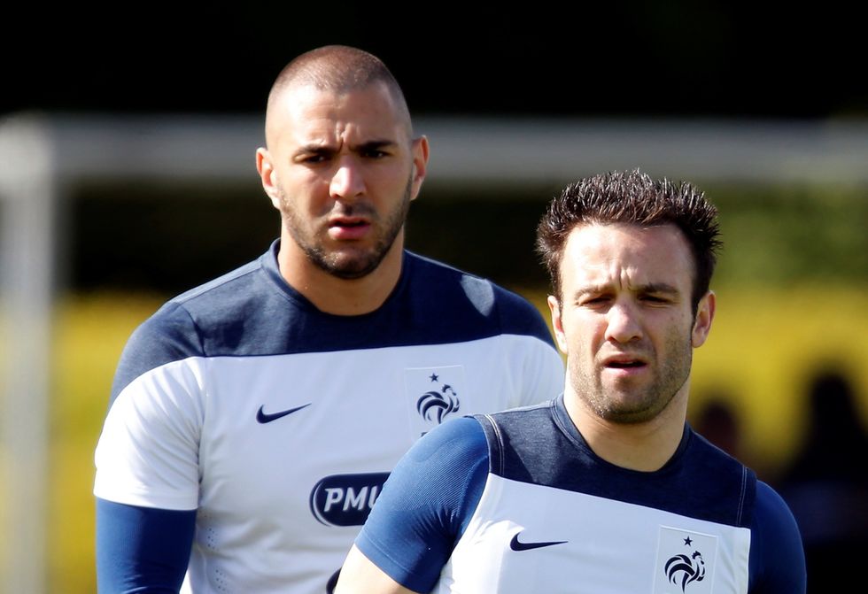Ish-shokët e skuadrës Mathieu Valbuena dhe Karim Benzema u përfshinë në një skandal me kasetë seksuale