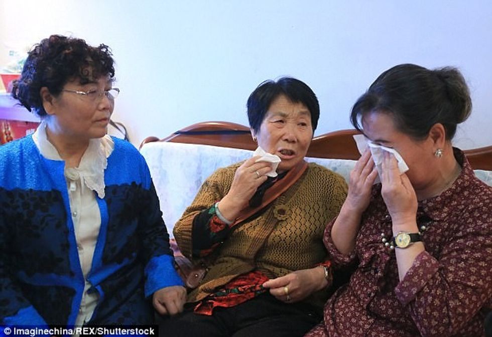 Ishte ndarë nga familja në fëmijëri takimi me motrat pas 58 vitesh ishte shume emocional foto 4