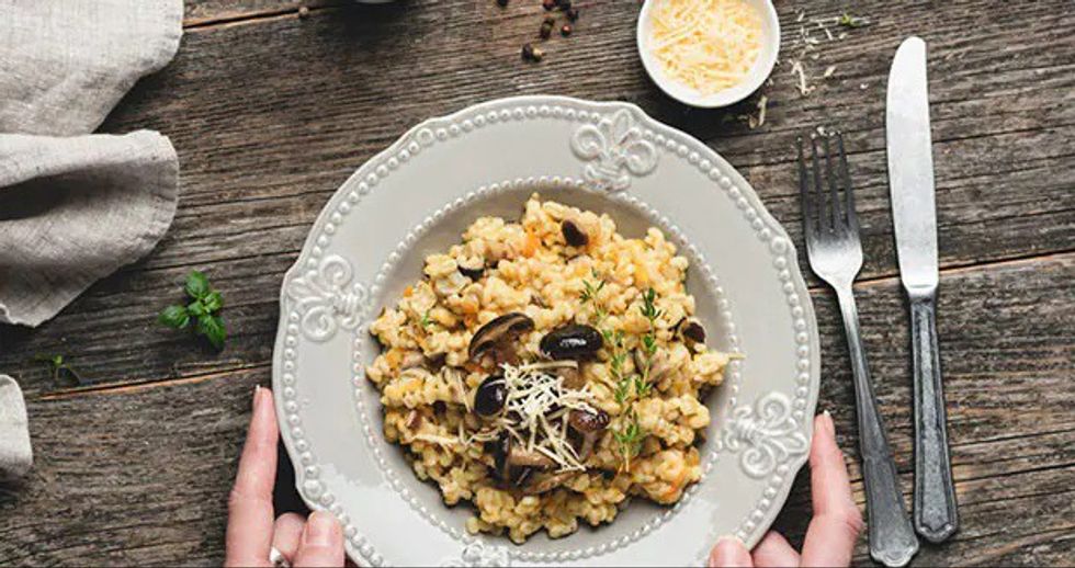 istockphotolrcm2h5o barley khichdi 05 May 21