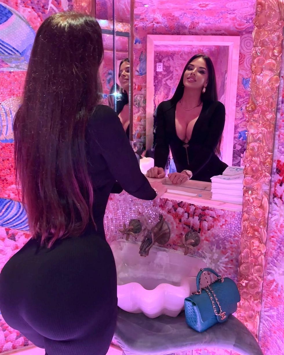 ivana knoll posing front mirror 787054163