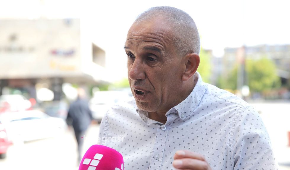 Izmir Zeqiri kryetari i Zubin Potokut foto Ridvan Slivova 5 e1705695204568