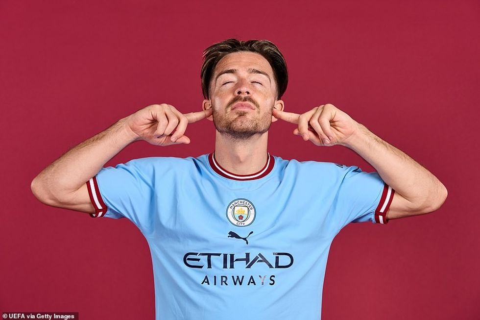 Jack Grealish tregon festimin e tij të njohur, Man City është mësuar pas sezonit të tij më produktiv në Etihad.