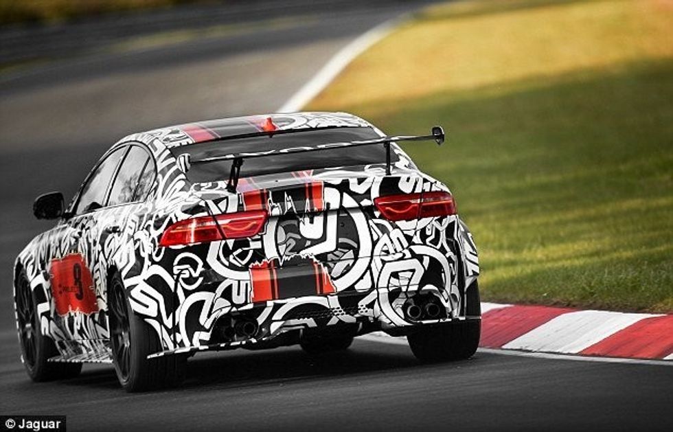 Jaguar bën të ditur datën e lansimit të modelit më të fuqishëm që ka punuar ndonjëherë foto 2