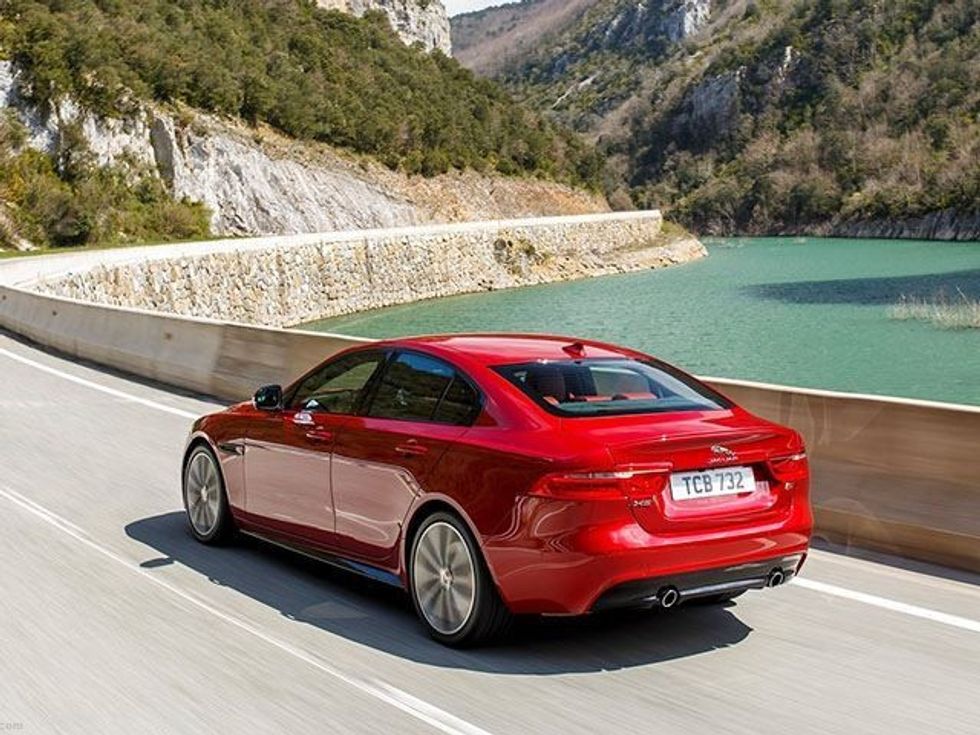 jaguar-do-te-lansoje-makinen-elektrike-para-se-te-del-ne-shitje-i-pace-foto-2