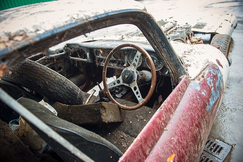 Jaguar E Type i braktisur para 20 vitesh mund te shitet per dhjetera mijera euro foto 7