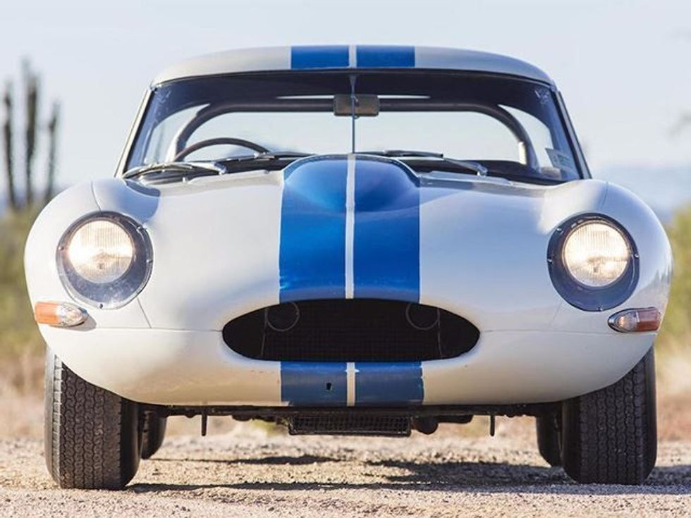 Jaguar E Type nga edicioni i vetem 12 veturave eshte shitur per çmim enorm foto 3