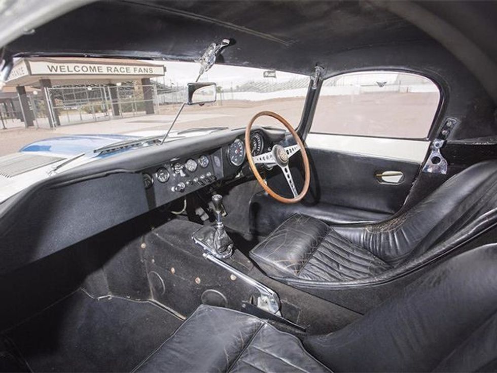 Jaguar E Type nga edicioni i vetem 12 veturave eshte shitur per çmim enorm foto 5