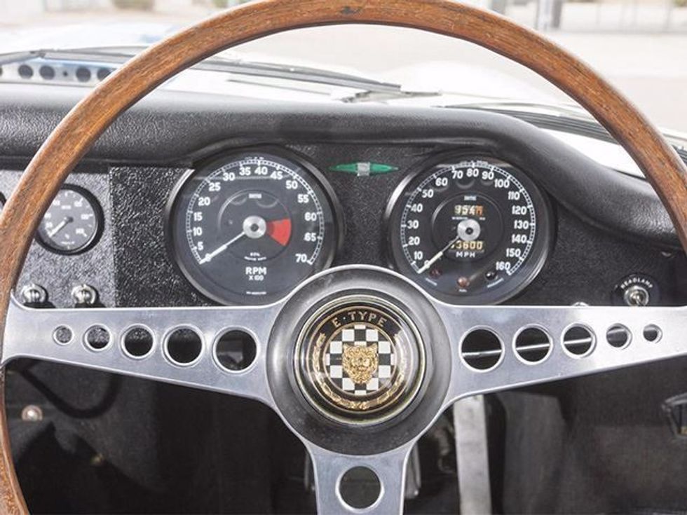 Jaguar E Type nga edicioni i vetem 12 veturave eshte shitur per çmim enorm foto 6