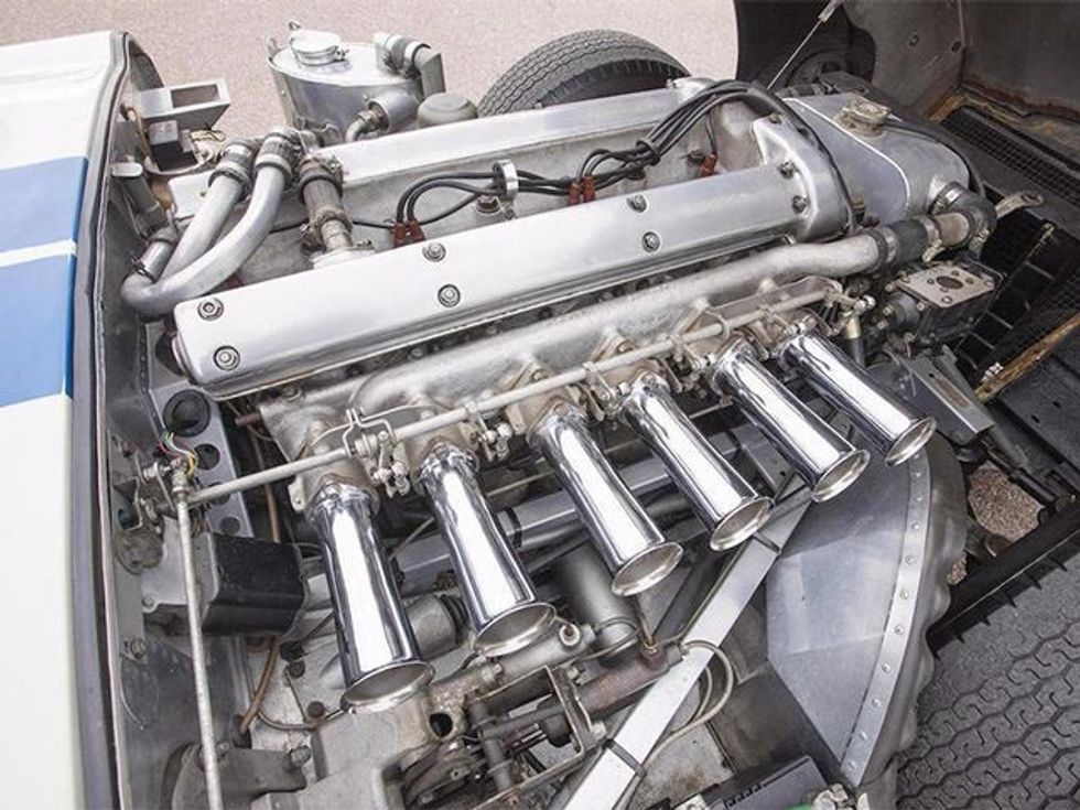 Jaguar E Type nga edicioni i vetem 12 veturave eshte shitur per çmim enorm foto 7