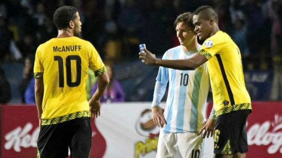 Jamaica Argentina Lionel Messi Deshorn Brown Selfie Copa America 2015