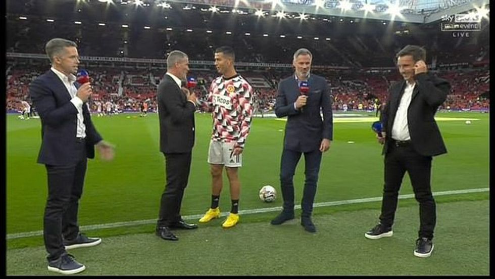 Jamie Carragher dhe Gary Neville të dy e quajtën atë një fund të trishtuar të një prej lojtarëve më të mëdhenj të lojës.