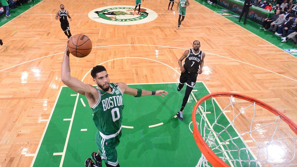jayson tatum dunks vs nets game 2 cropped