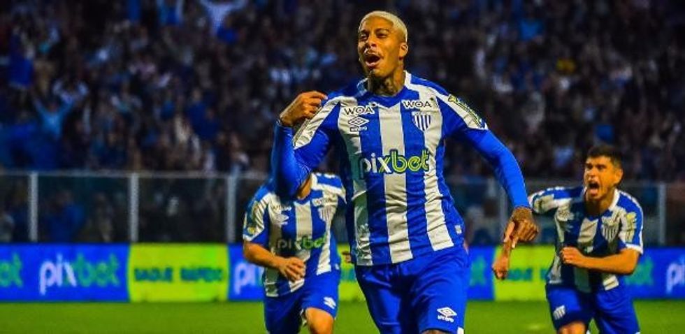 jean pyerre meia do avai comemora gol sobre o palmeiras 1656285303337 v2