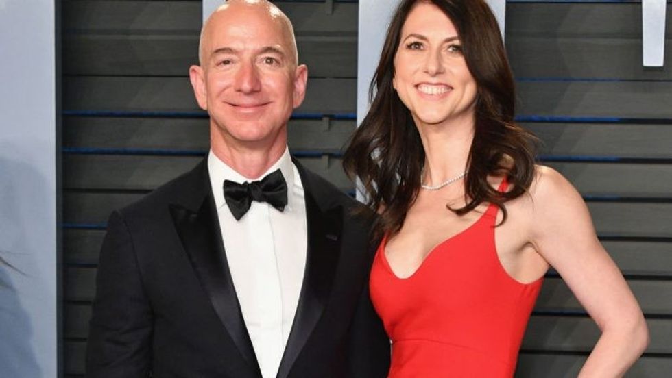 JeffBezosGruaja 2 e1557141226762 1