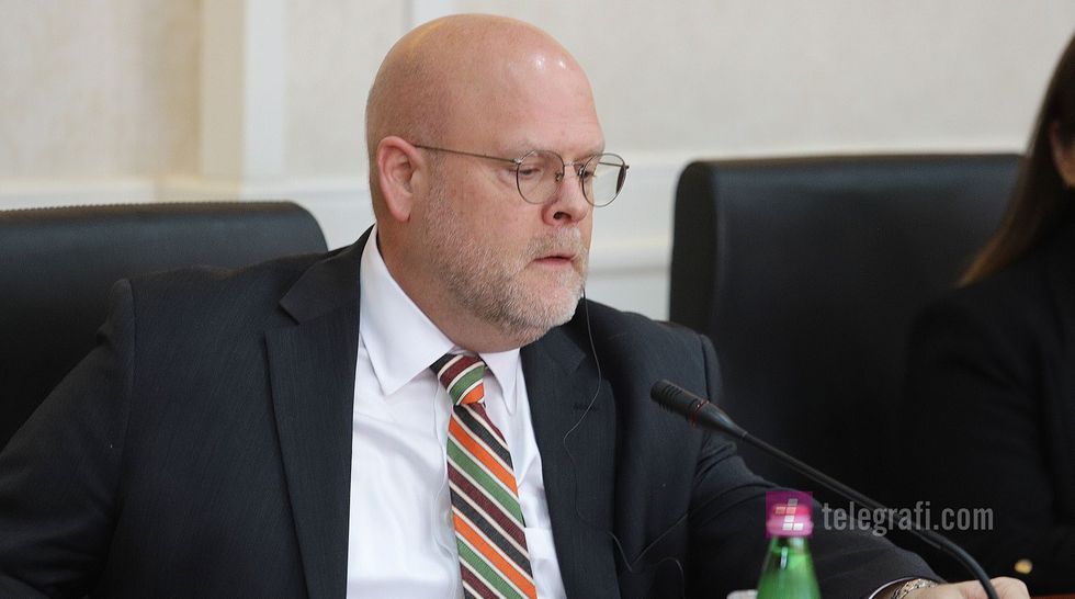 Jeffrey Hovenier ambasador i SHBA ve ne Kosove foto Ridvan Slivova 12 e1659607714979