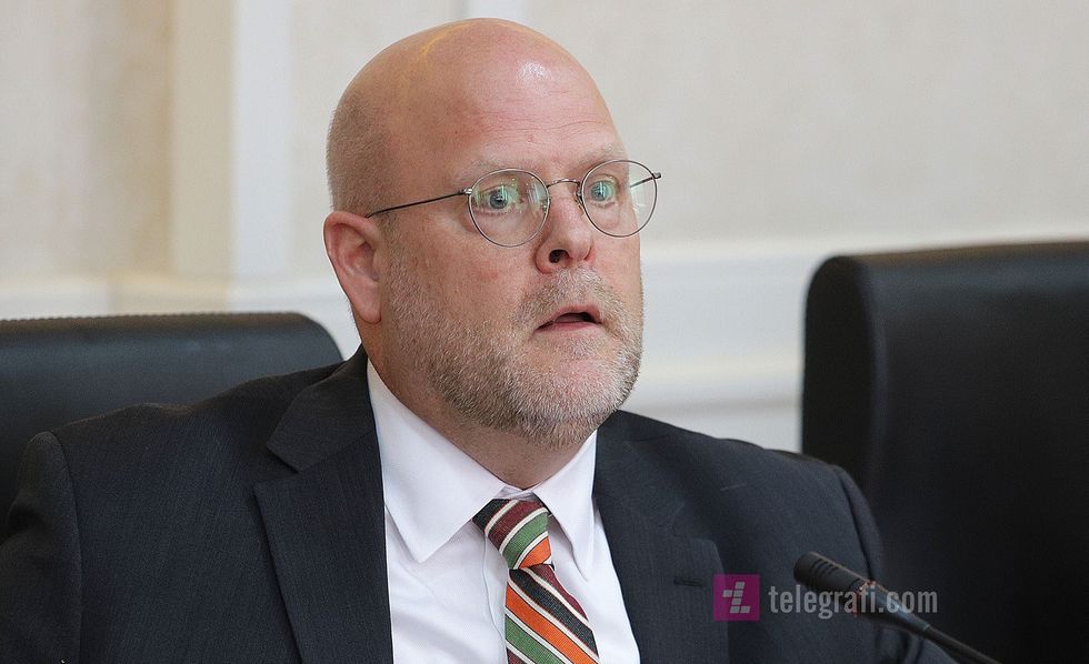 Jeffrey Hovenier ambasador i SHBA ve ne Kosove foto Ridvan Slivova 2 1 e1669274864190