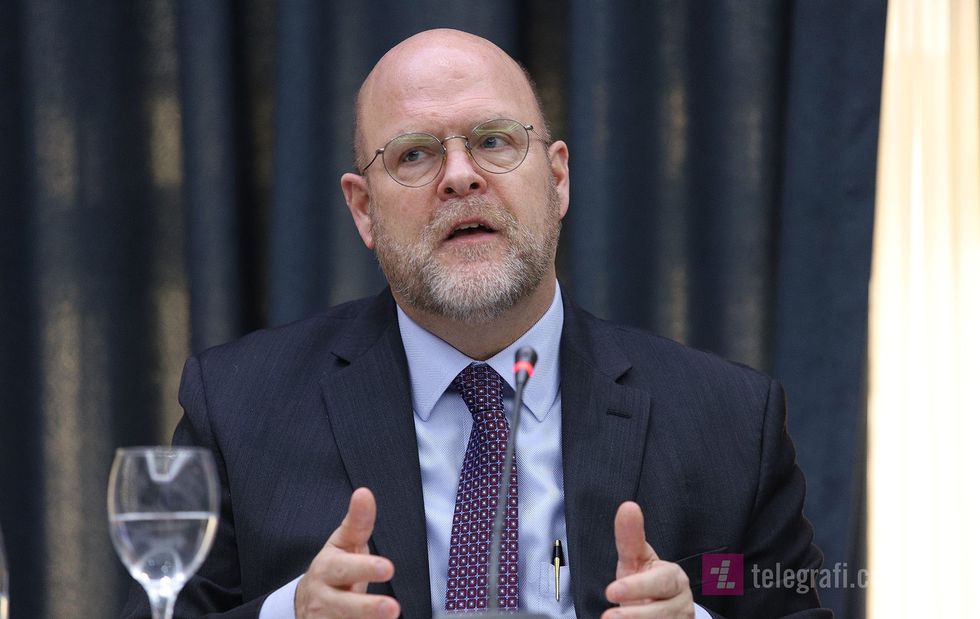 Jeffrey M. Hovenier ambasador i ShBA se diskutim ne Levizja FOL foto Ridvan Slivova 19 e1675764913293