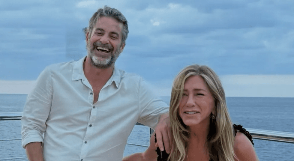 Jennifer Aniston shfaqet në formë të shkëlqyer gjatë pushimeve me partnerin Jim Curtis