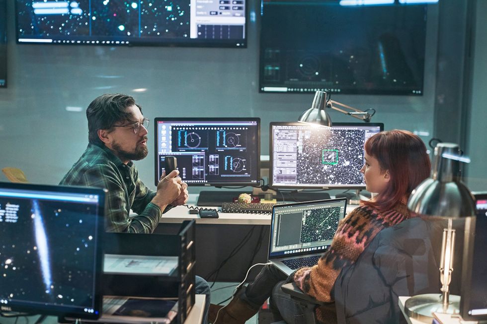 jennifer lawrence dont look up hell 03