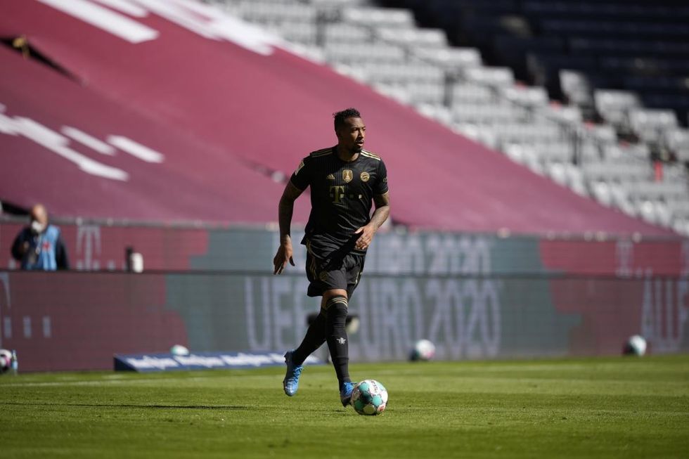 jerome boateng disputa un partido con el bayern