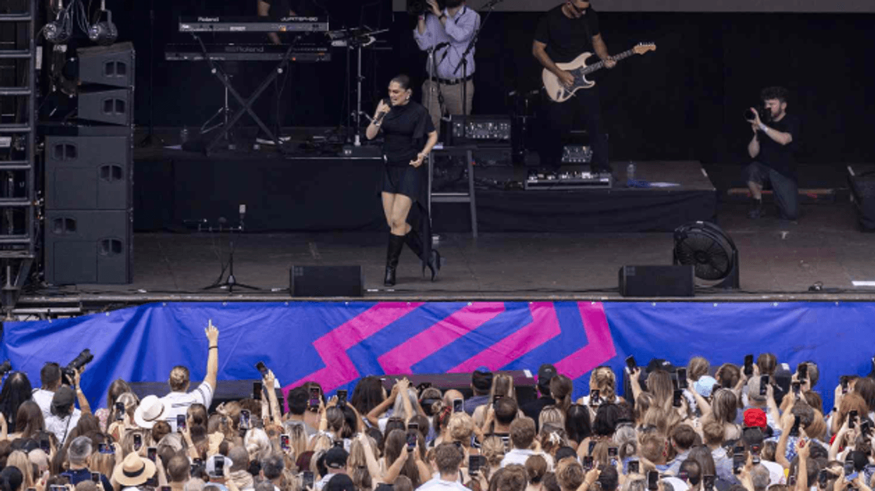 Jessie J ndal koncertin pas përleshjes mes fansave: Nxirrini jashtë