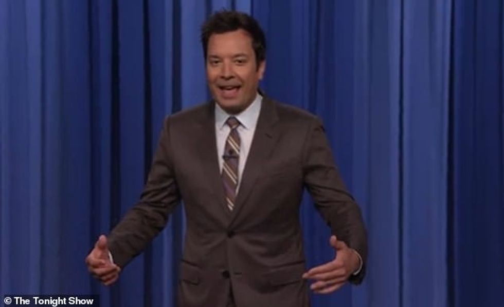 Jimmy Fallon, 49 vjeç, festoi episodin e tij të 2000-të të emisionit The Tonight Show të NBC-së të enjten pasi mori detyrën e pritësit 10 vjet më parë në 2014.
