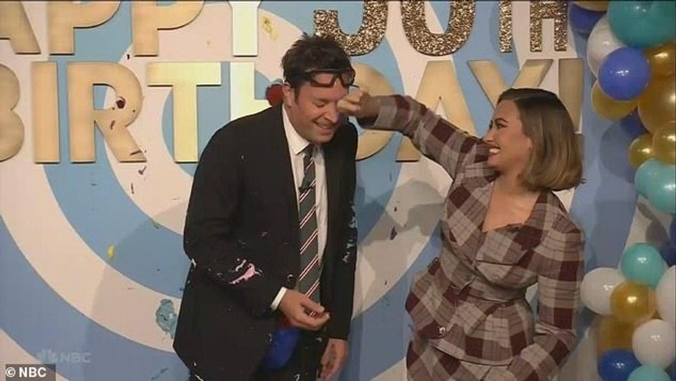 Jimmy kishte bërë një kek të vogël në fytyrë nga Demi si pjesë e festimit të ditëlindjes së tij të 50-të.