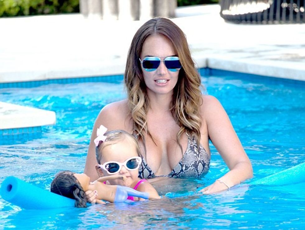 jkpix tamara ecclestone with daughter sophia at los angeles hotel