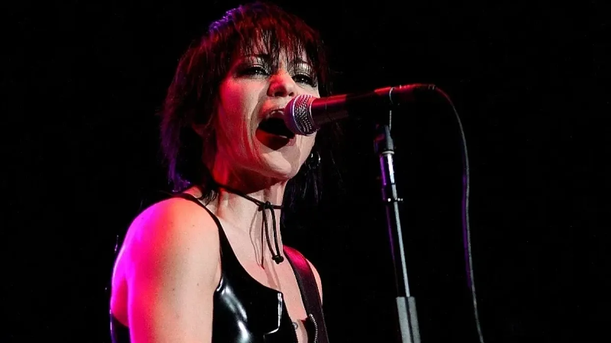 Joan Jett anuloi dy koncerte pas operacionit, muzikantja duhet t'i përkushtohet fizioterapisë Joan Jett anuloi dy koncerte pas operacionit, muzikantja duhet t'i përkushtohet fizioterapisë