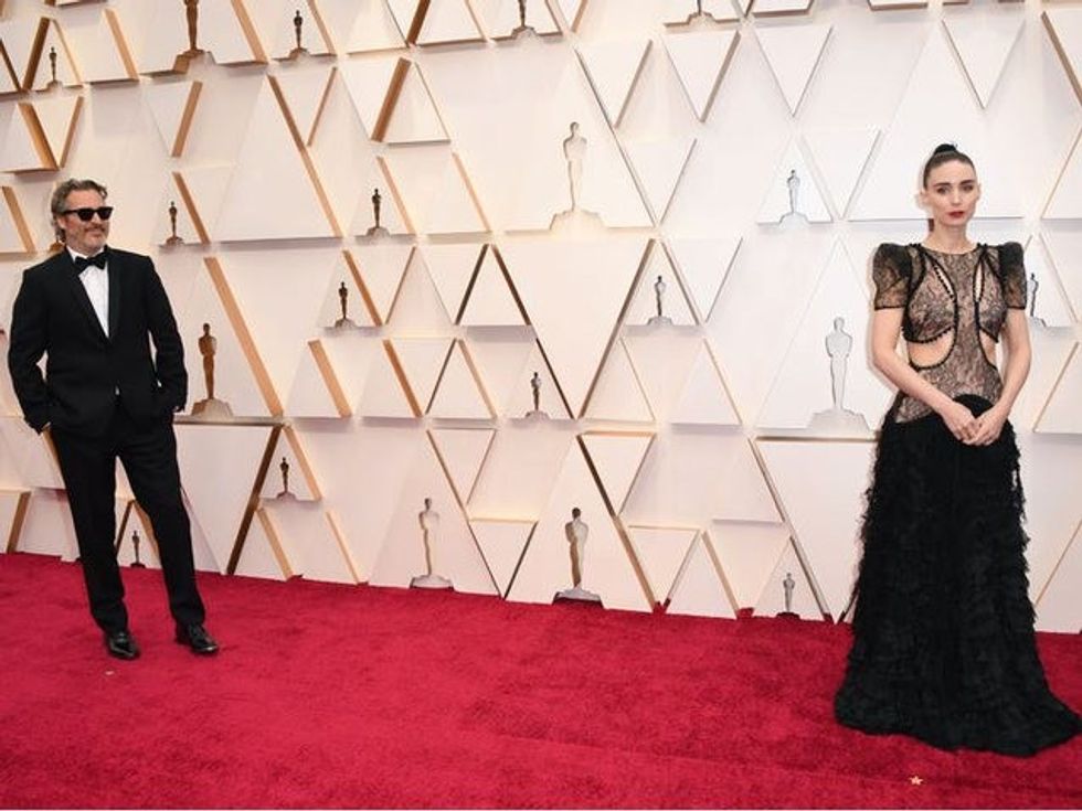 Joaquin Phoenix e la Rooney Mara n të shkëlqente në tapetin e kuq