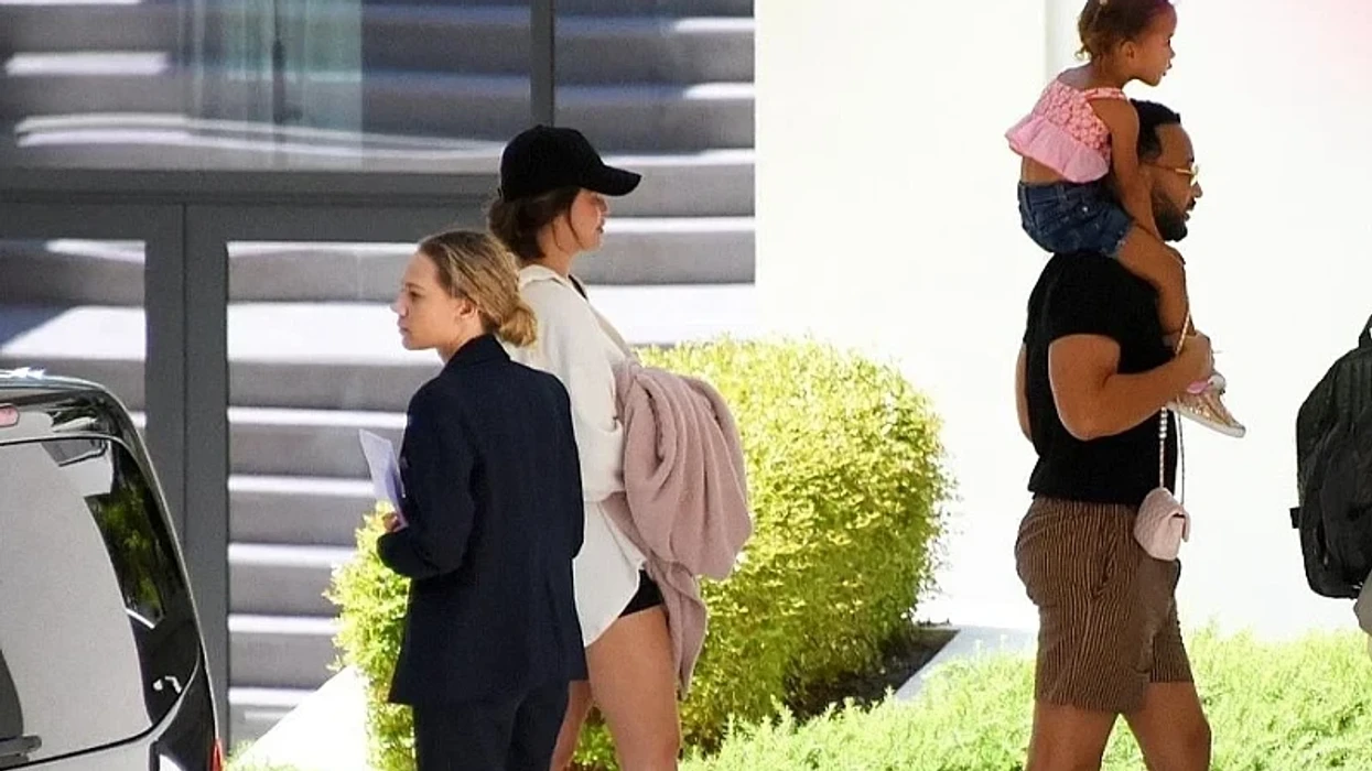 John Legend dhe Chrissy Teigen mbërrijnë në Kroaci me fëmijët e tyre përpara spektaklit të artistit në Pula