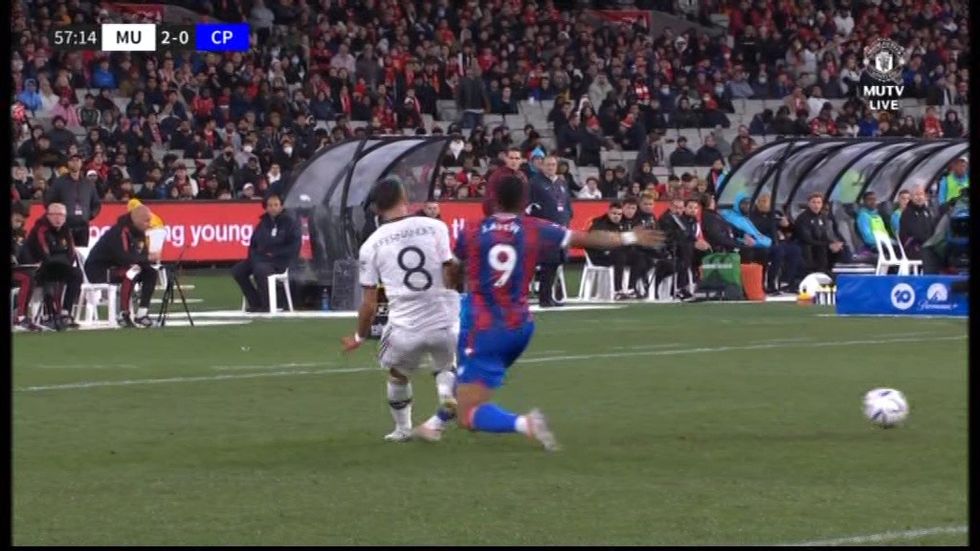 Jordan Ayew realizoi këtë sfidë të rëndë ndaj Bruno Fernandes gjatë miqësores së sotme