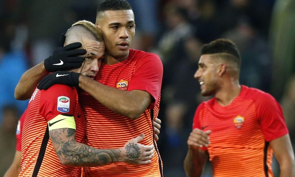 juan.jesus .abbraccia.nainggolan.roma .2016.17.