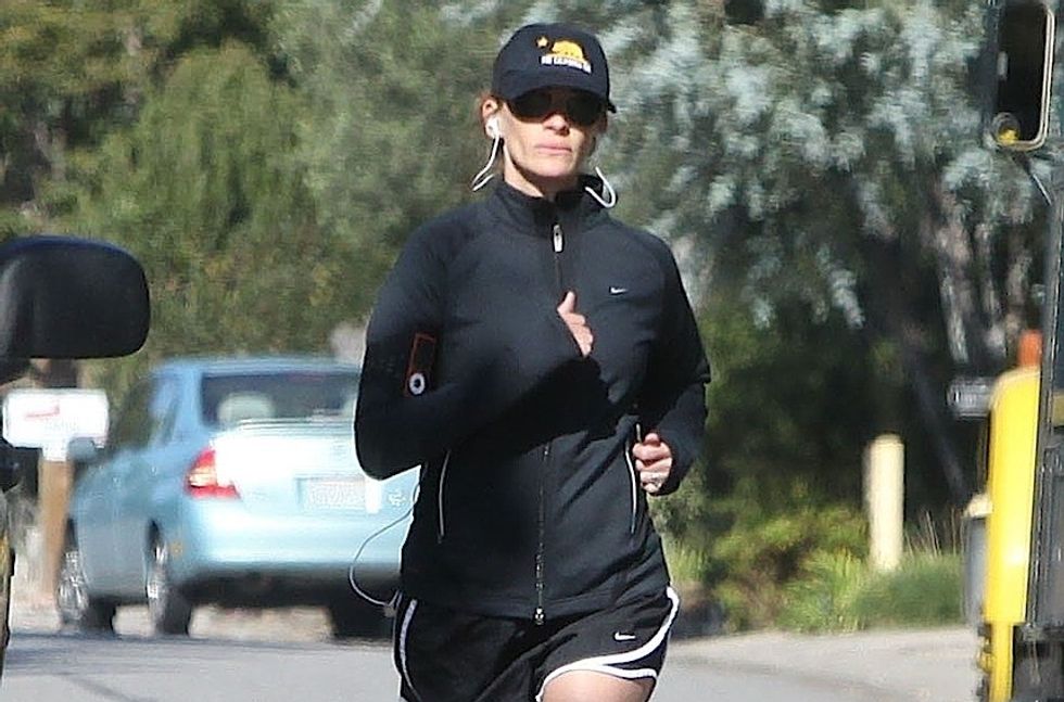 julia roberts jogging photos 12042009 04